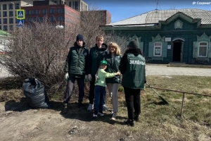 Омские «Зеленые» провели субботник в центре города