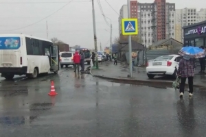 В Омске маршрутка с пассажирами попала в аварию: есть пострадавшие