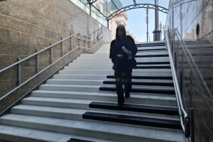 В Омске заработали обновленные музыкальные ступени в переходе на улице Ленина