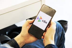 Топ-менеджер ВТБ выступила за упрощение приема платежей у ритейлеров