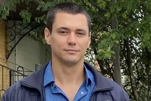 «Книги дорожают, магазины закрываются: что происходит с книжным рынком в Омске?», - рассказал управляющий магазинов сети «Центр‑Книга» Илья Иванов