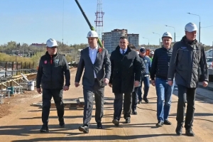 Губернатор Омской области проверил ход капремонта моста имени 60‑летия ВЛКСМ