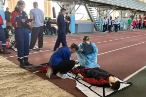 Депутат Заксобрания Омской области Вячеслав Васильев наградил участников эстафеты «Округ БЕЗ опасности»