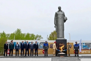 Виталий Хоценко принял участие в зажжении Вечного огня в селе Шипицыно Омской области