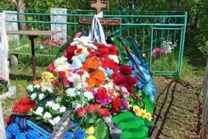 «На прощание пришло почти все село»: в Тюкалинском районе похоронили ребенка, погибшего в ДТП
