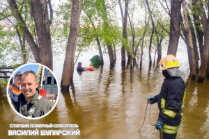 В Омске четыре человека перевернулись на лодке в Иртыше - их спасли