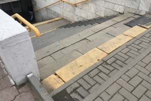 У сквера Дзержинского в центре Омска закрыли вход в подземный переход
