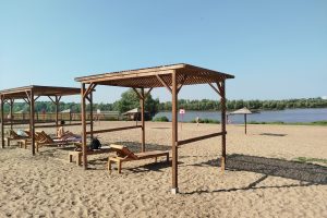 В Омске продолжают благоустраивать муниципальный пляж у «Димамо»: показываем, что изменилось