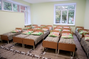 В Омской области продолжает снижаться рождаемость —  за май в районах появилось всего 50 детей