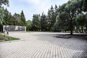 От омского подрядчика требуют устранить недостатки при благоустройстве сквера у площади Ленина