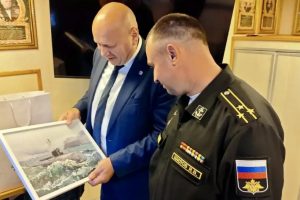 Мэр Омска побывал на борту атомохода «Омск»: город и подлодка возобновили партнерство