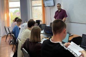Рекордное число стобалльников в Омской области — лишь часть общей картины