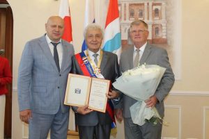 Мэр вручил атрибуты звания «Почетный гражданин города Омска» Владимиру Шалаку и Виталию Репину 