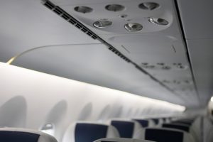 Два авиапассажира не смогли покинуть Омск — их сняли с рейсов прямо перед взлетом