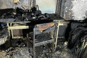 В Омске пожар, в котором погибли два человека, возник из-за электросчетчика