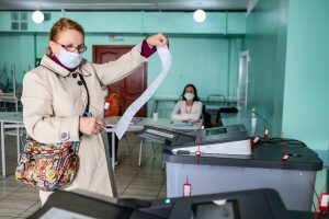 По домам омичей с сегодняшнего дня начали ходить члены избиркома