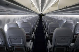 Вылет самолета из Омска в Санкт-Петербург задержали на 13 часов
