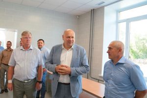 Мэр Сергей Шелест проверил готовность двух омских школ после обновления