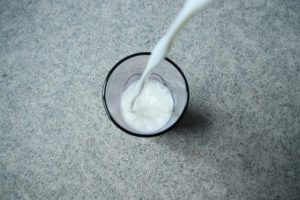 В кефире омского производителя нашли растительные жиры