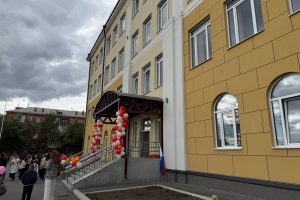 В Омске торжественно открыли обновленную гимназию № 88
