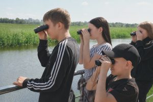 «Газпромнефть-СМ» организовала интерактивную экологическую экскурсию для детей в Омской области