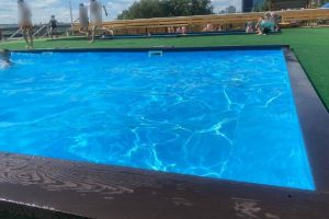 «Волосы запутались за решетку»: в омском СК рассказали о трагедии с утонувшей в бассейне девочкой