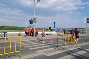 Участникам омского марафона SIM-2026 предложили бесплатно пробежать в следующем году