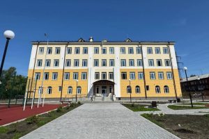 Гимназия № 88 готовится к 1 сентября: завершены ремонт и благоустройство территории