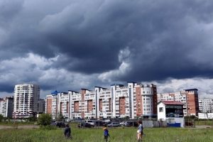 Штормовое предупреждение для Омской области: ливни, град и ветер до 25 м/с