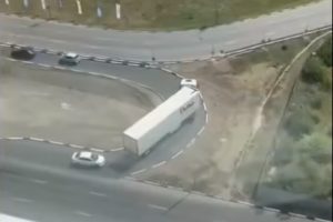 В Омске переделывают новую развязку на Конева, где не могли проехать фуры