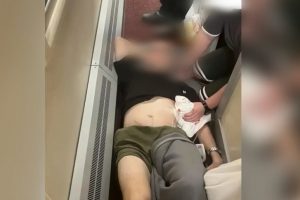 Омич устроил поножовщину в поезде и ранил соседа по купе
