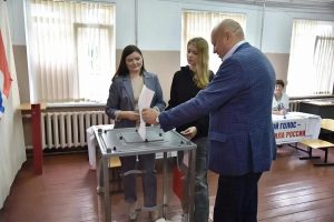 Мэр Омска Сергей Шелест проголосовал на выборах