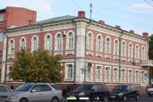 В Омске выставили на продажу историческое здание на Гусарова