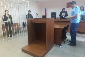 Суд отправил в СИЗО девушку-курьера, которая пыталась похитить у омской пенсионерки 8 миллионов рублей