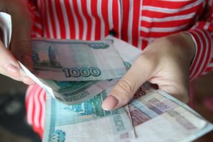 За три месяца в омских организациях сократили почти 500 работников