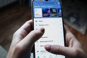 Мошенники выманили у омички 20 тысяч под видом продажи билетов на концерт