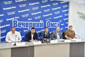 В омской мэрии рассказали, когда начнут подавать тепло в соцобъекты и жилые дома