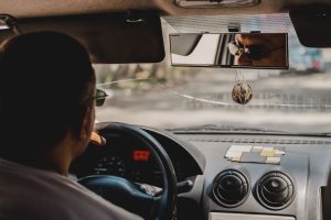 Омичу назначили обязательные работы за неустраненную тонировку