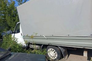 Омские приставы изъяли машину для отправки в зону СВО