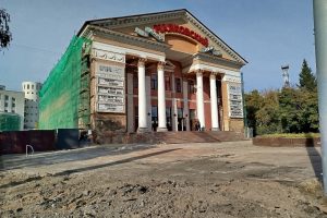 В Омске начали реставрировать кинотеатр «Маяковский»