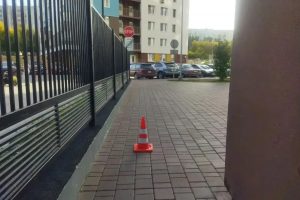 В Омске подросток на электросамокате сбил 6-летнего ребенка и скрылся