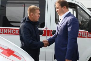 Виталий Хоценко передал омскому здравоохранению 12 новых скорых