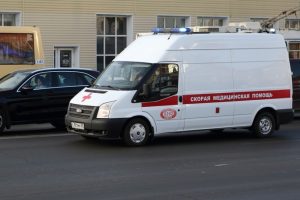 В Омске водитель сбил ребенка на самокате и скрылся
