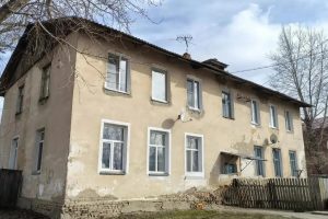 Суд обязал мэрию срочно расселить аварийный дом в омском микрорайоне Береговой 