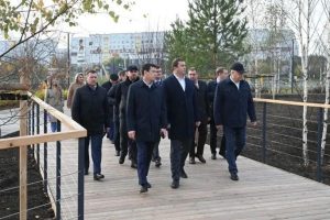 Губернатор Хоценко оценил темпы строительства нового микрорайона на Левобережье