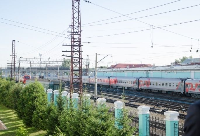 Поезд новосибирск омск. Станция Московка Западно-Сибирская железная. Омск вокзал перрон. Локомотивное депо станции Кунгур. Омск Московка электричка.