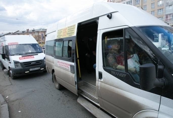 «Компенсацию за провоз льготников мы получаем с многомесячными задержками» - омский частник заявил, что перевозчики Войтенко и Артемьев «кормят завтраками»