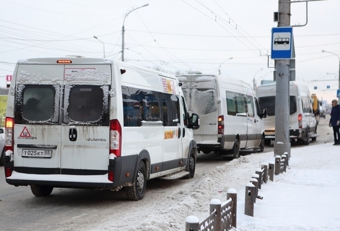 Омских водителей обязали ежедневно дезинфицировать маршрутки