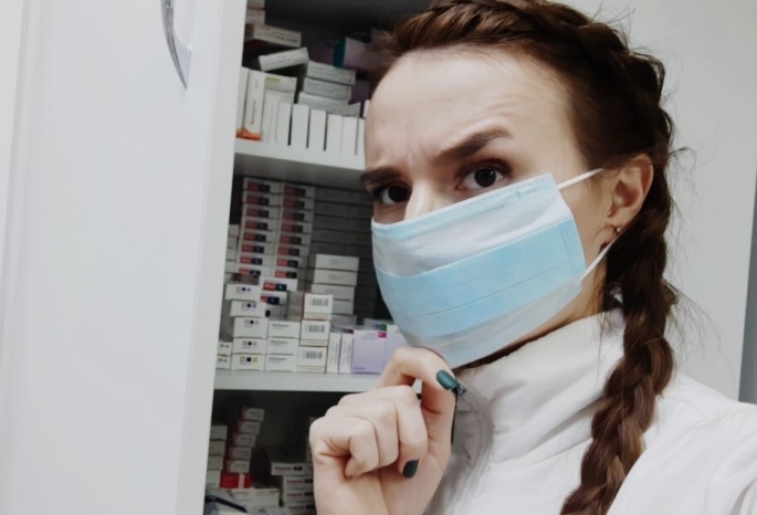 В Омске ввели масочный режим — медицинские маски теперь стоят 80 рублей