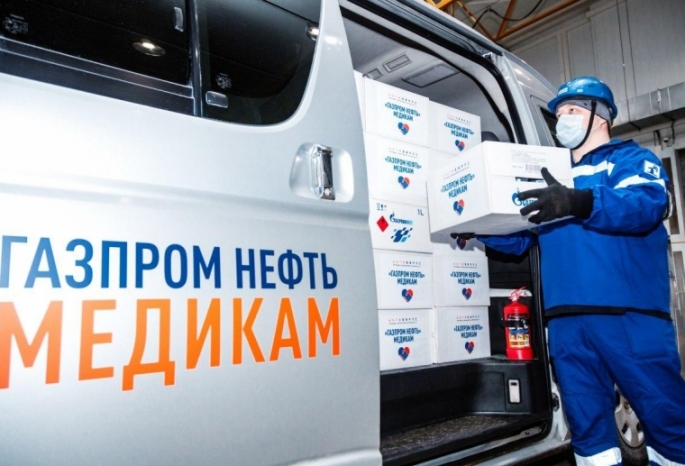 «Газпром нефть» передала 8 тысяч защитных комбинезонов для омских врачей